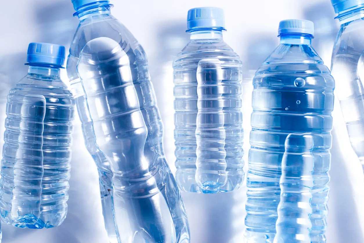 Wellhealthorganic.com know why not to reuse plastic water bottles know its reason in hindi
